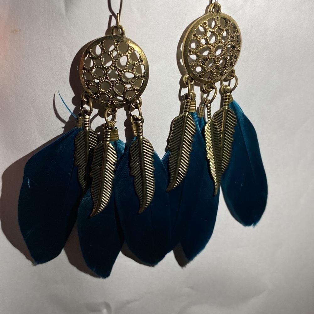 Dream catcher dangle earrings. Teal under light (see pictures) 4.5 inches size. - Picture 11 of 13